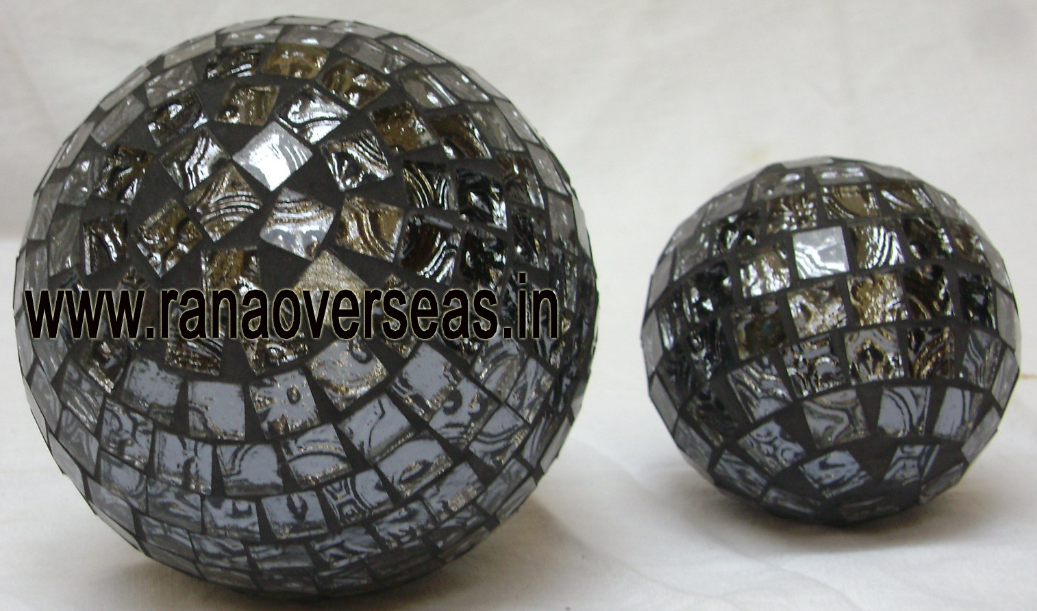 Mosaic Wall Hanging and Decorative Balls - 6